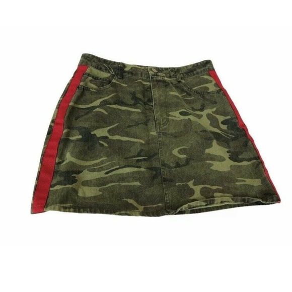 Forever 21 Dresses & Skirts - Women’s forever 21 green camo striped mini skirt s